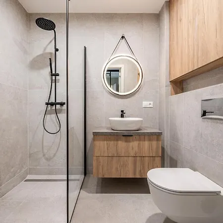 Luxury Near Downtown *